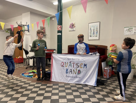 Mitmach-Konzert für Kinder mit Björn Sauer im KiK e.V. SozialSalon